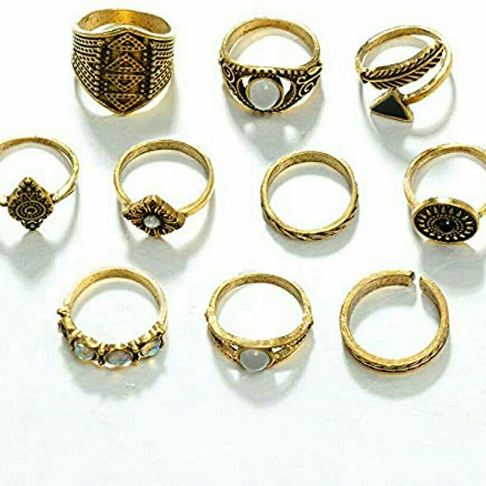 Women's knuckle rings